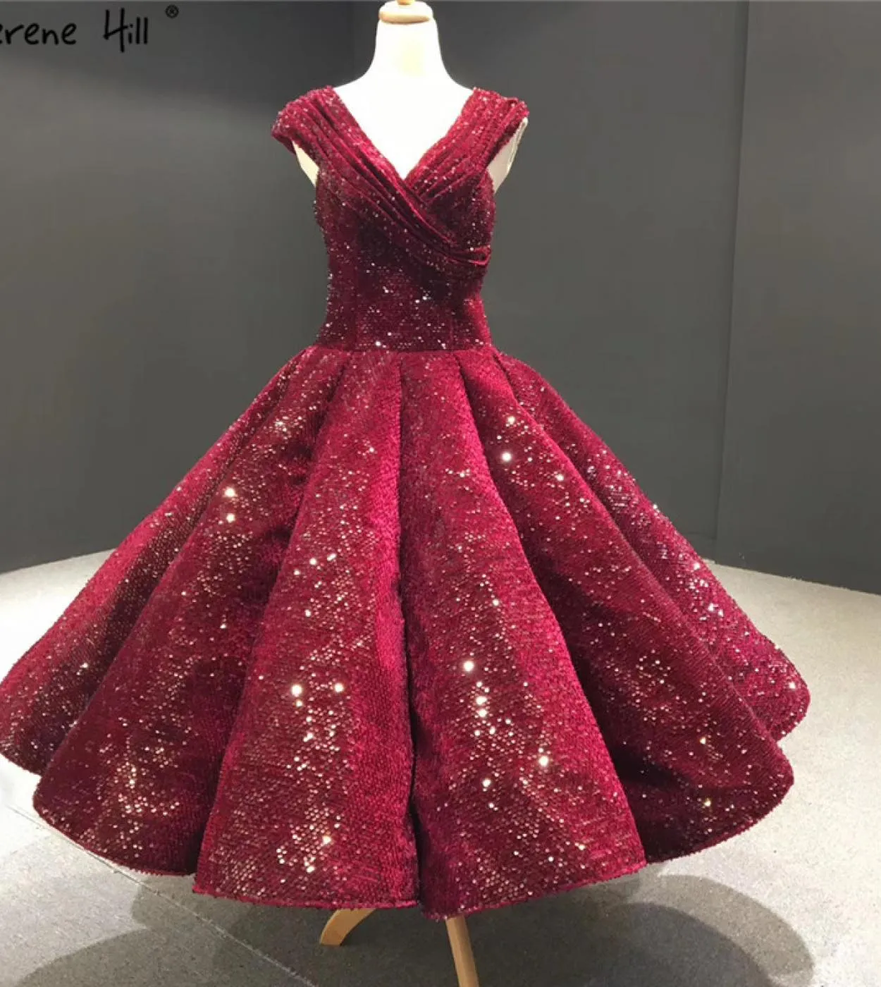 Abiti da sposa di lusso con scollo a V rosso vino Abiti da sposa senza maniche con paillettes di fascia alta Ha2296 Matrimonio s