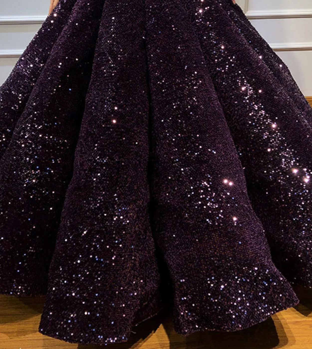 Abiti da sposa di lusso con scollo a V rosso vino Abiti da sposa senza maniche con paillettes di fascia alta Ha2296 Matrimonio s